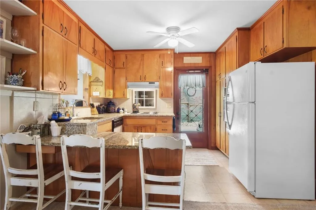 626 Lorell Terrace, Atlanta, Georgia 30328, 3 Bedrooms Bedrooms, ,2 BathroomsBathrooms,Residential,Sold,626 Lorell Terrace,7021817