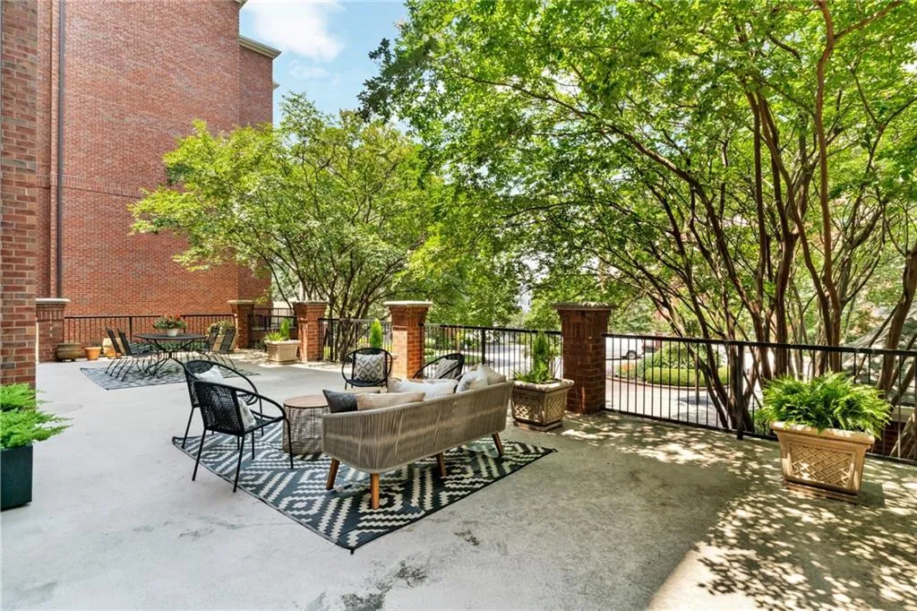 211 Colonial Homes Drive Nw Unit 1102, Atlanta, Georgia 30309, 2 Bedrooms Bedrooms, ,2 BathroomsBathrooms,Residential,For Sale,211 Colonial Homes Drive Nw Unit 1102,7595763