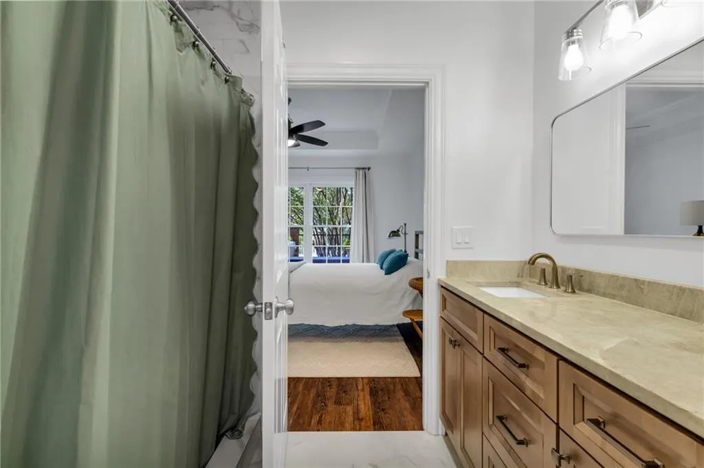 211 Colonial Homes Drive Nw Unit 1102, Atlanta, Georgia 30309, 2 Bedrooms Bedrooms, ,2 BathroomsBathrooms,Residential,For Sale,211 Colonial Homes Drive Nw Unit 1102,7595763