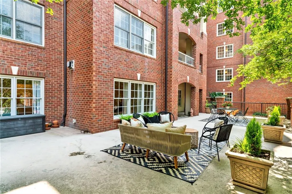 211 Colonial Homes Drive Nw Unit 1102, Atlanta, Georgia 30309, 2 Bedrooms Bedrooms, ,2 BathroomsBathrooms,Residential,For Sale,211 Colonial Homes Drive Nw Unit 1102,7595763