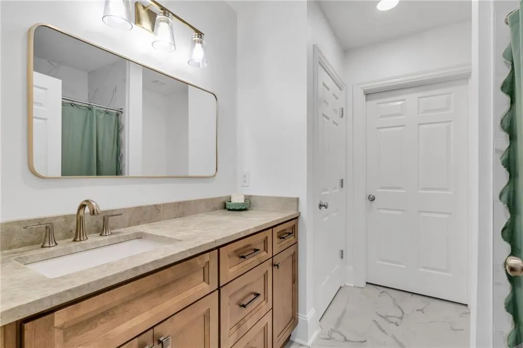 En-suite bathroom in secondary bedroom