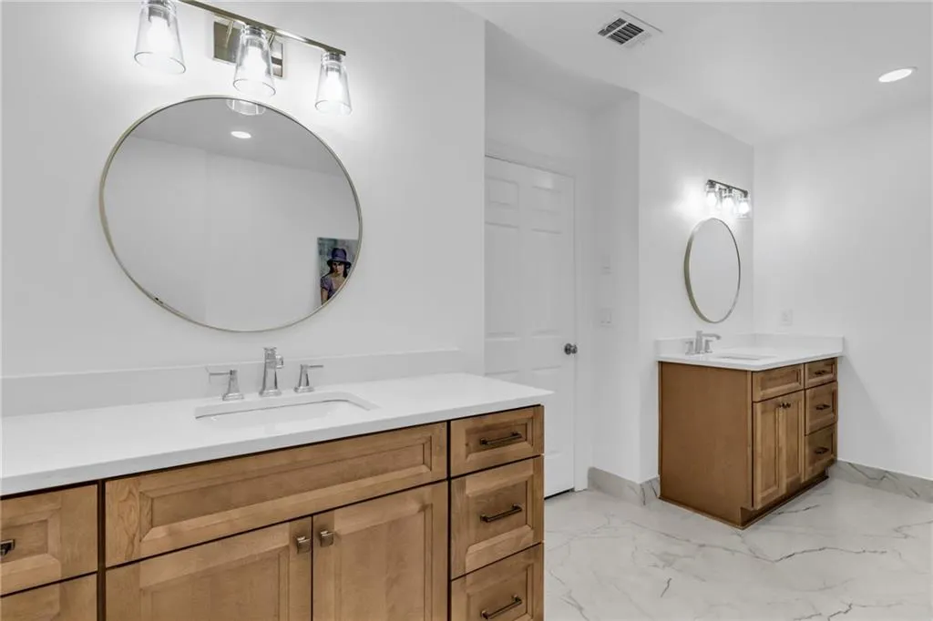 211 Colonial Homes Drive Nw Unit 1102, Atlanta, Georgia 30309, 2 Bedrooms Bedrooms, ,2 BathroomsBathrooms,Residential,For Sale,211 Colonial Homes Drive Nw Unit 1102,7595763