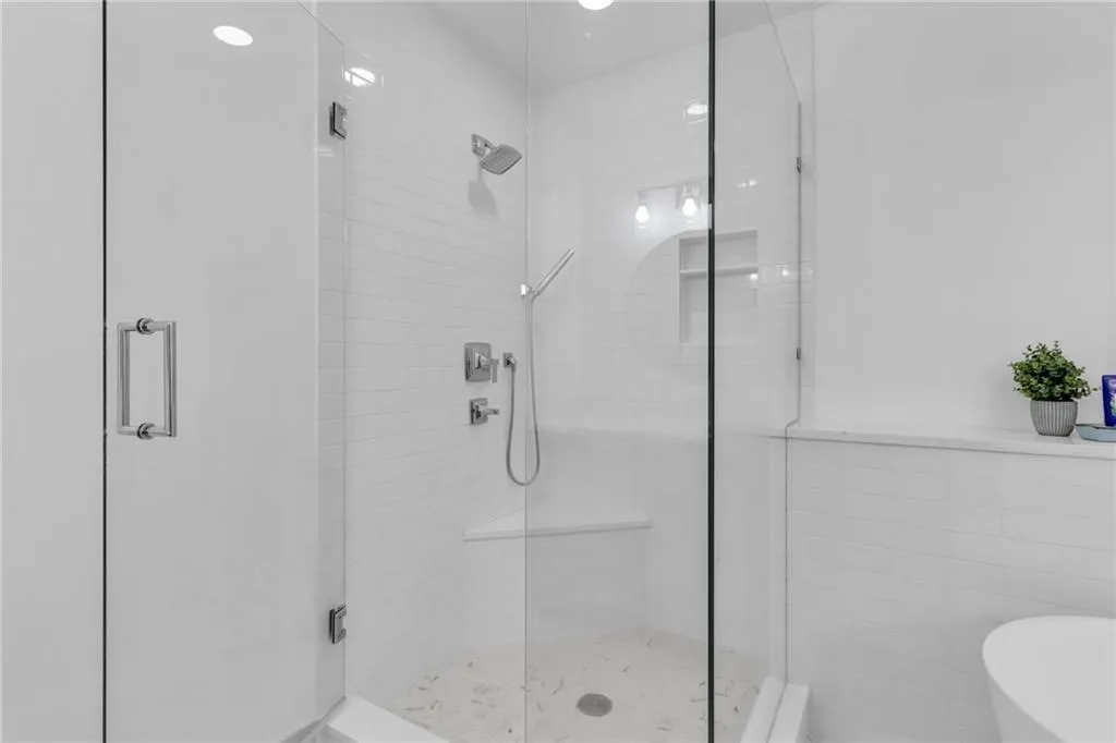 211 Colonial Homes Drive Nw Unit 1102, Atlanta, Georgia 30309, 2 Bedrooms Bedrooms, ,2 BathroomsBathrooms,Residential,For Sale,211 Colonial Homes Drive Nw Unit 1102,7595763
