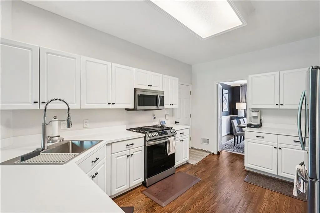 7155 Roswell Road Unit 48, Atlanta, Georgia 30328, 4 Bedrooms Bedrooms, ,2 BathroomsBathrooms,Residential,For Sale,7155 Roswell Road Unit 48,7750657