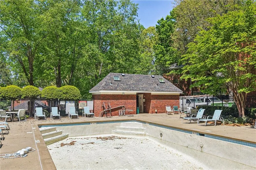 7155 Roswell Road Unit 48, Atlanta, Georgia 30328, 4 Bedrooms Bedrooms, ,2 BathroomsBathrooms,Residential,Sold,7155 Roswell Road Unit 48,7750657