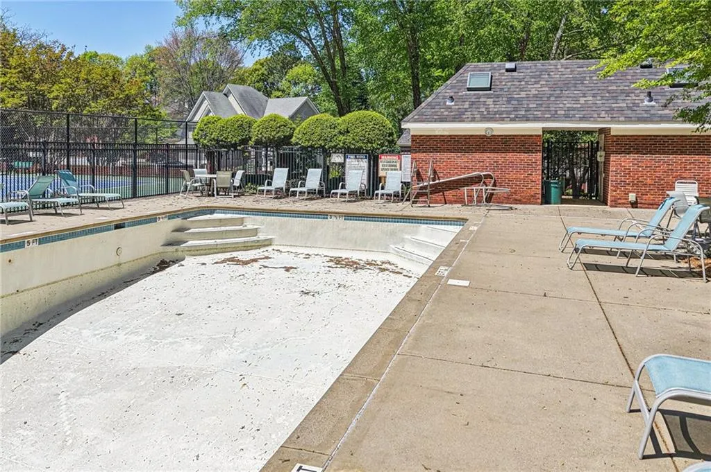 7155 Roswell Road Unit 48, Atlanta, Georgia 30328, 4 Bedrooms Bedrooms, ,2 BathroomsBathrooms,Residential,Sold,7155 Roswell Road Unit 48,7750657