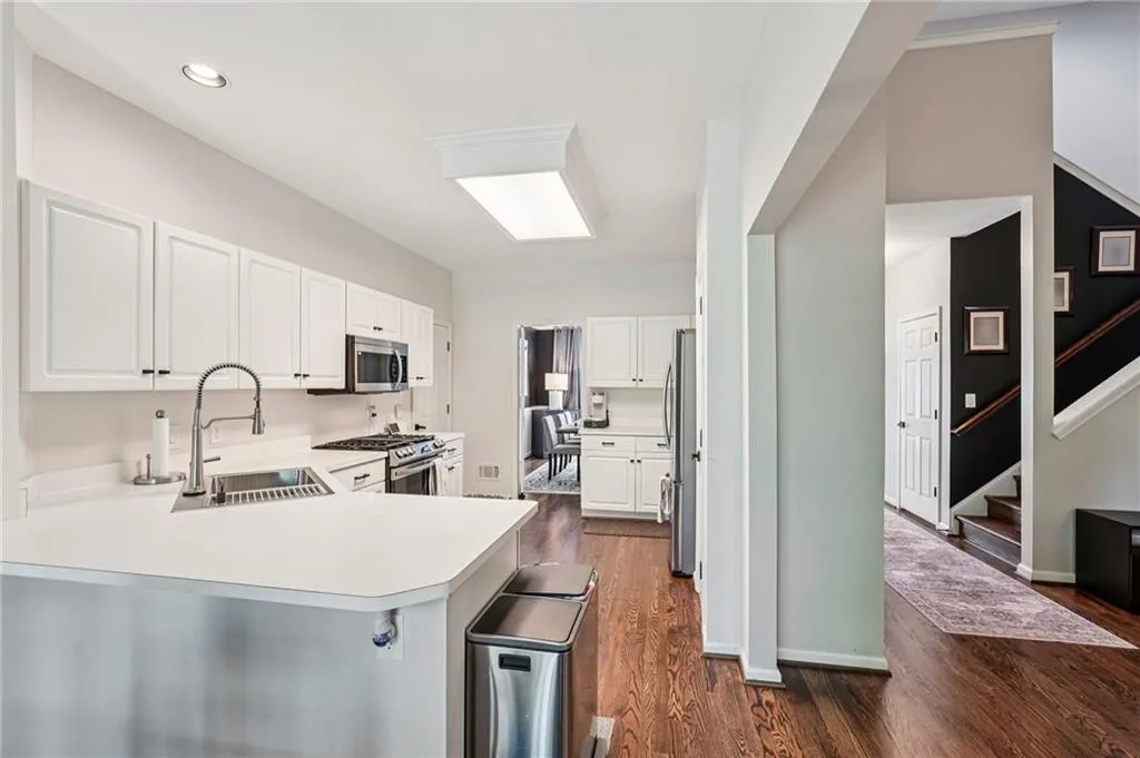 7155 Roswell Road Unit 48, Atlanta, Georgia 30328, 4 Bedrooms Bedrooms, ,2 BathroomsBathrooms,Residential,For Sale,7155 Roswell Road Unit 48,7750657