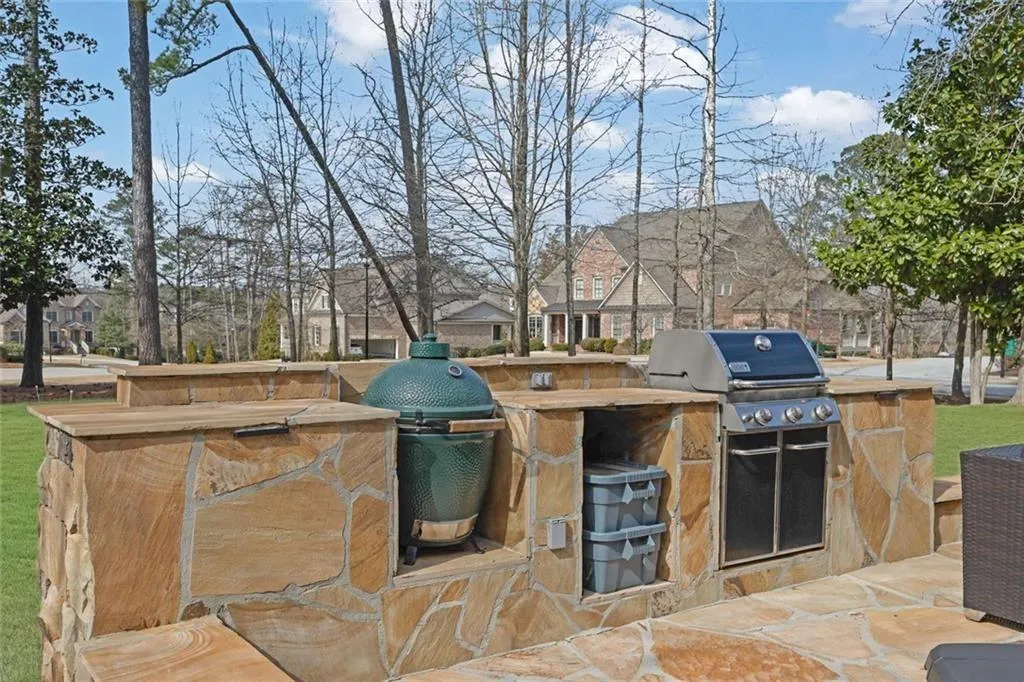 7740 Nesbit Ferry Road, Atlanta, Georgia 30350, 6 Bedrooms Bedrooms, ,4 BathroomsBathrooms,Residential,Sold,7740 Nesbit Ferry Road,7546565