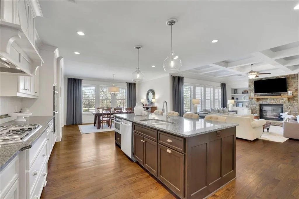 7740 Nesbit Ferry Road, Atlanta, Georgia 30350, 6 Bedrooms Bedrooms, ,4 BathroomsBathrooms,Residential,Sold,7740 Nesbit Ferry Road,7546565
