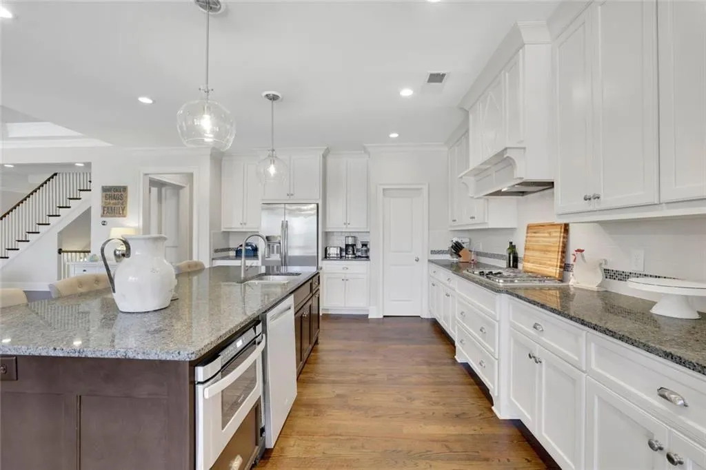 7740 Nesbit Ferry Road, Atlanta, Georgia 30350, 6 Bedrooms Bedrooms, ,4 BathroomsBathrooms,Residential,Sold,7740 Nesbit Ferry Road,7546565