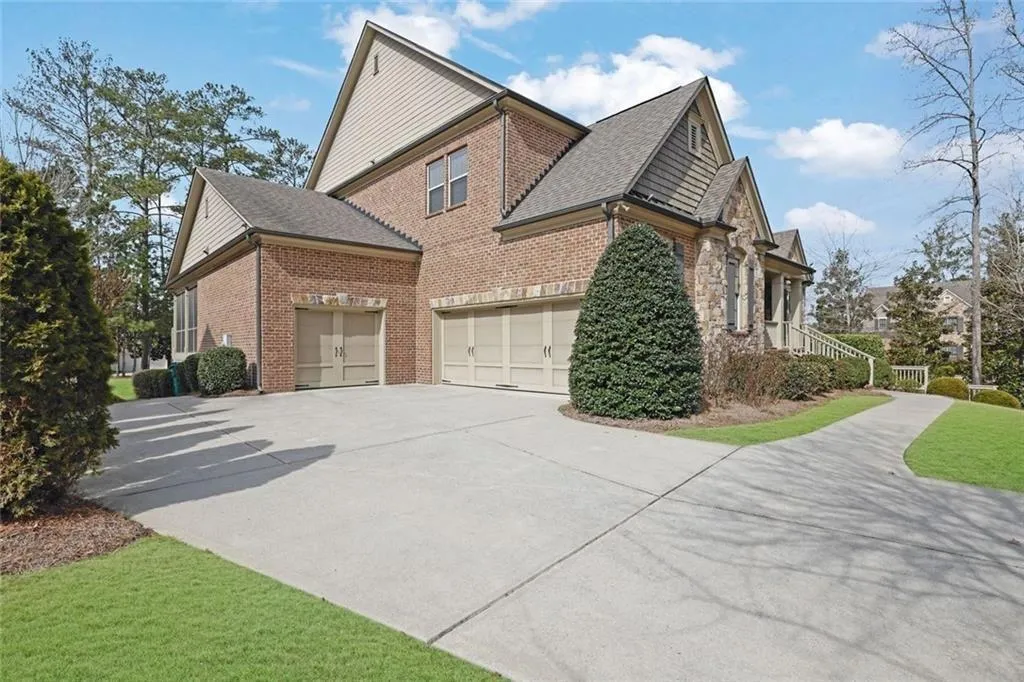7740 Nesbit Ferry Road, Atlanta, Georgia 30350, 6 Bedrooms Bedrooms, ,4 BathroomsBathrooms,Residential,Sold,7740 Nesbit Ferry Road,7546565
