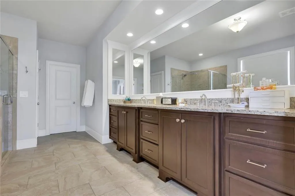 7740 Nesbit Ferry Road, Atlanta, Georgia 30350, 6 Bedrooms Bedrooms, ,4 BathroomsBathrooms,Residential,Sold,7740 Nesbit Ferry Road,7546565
