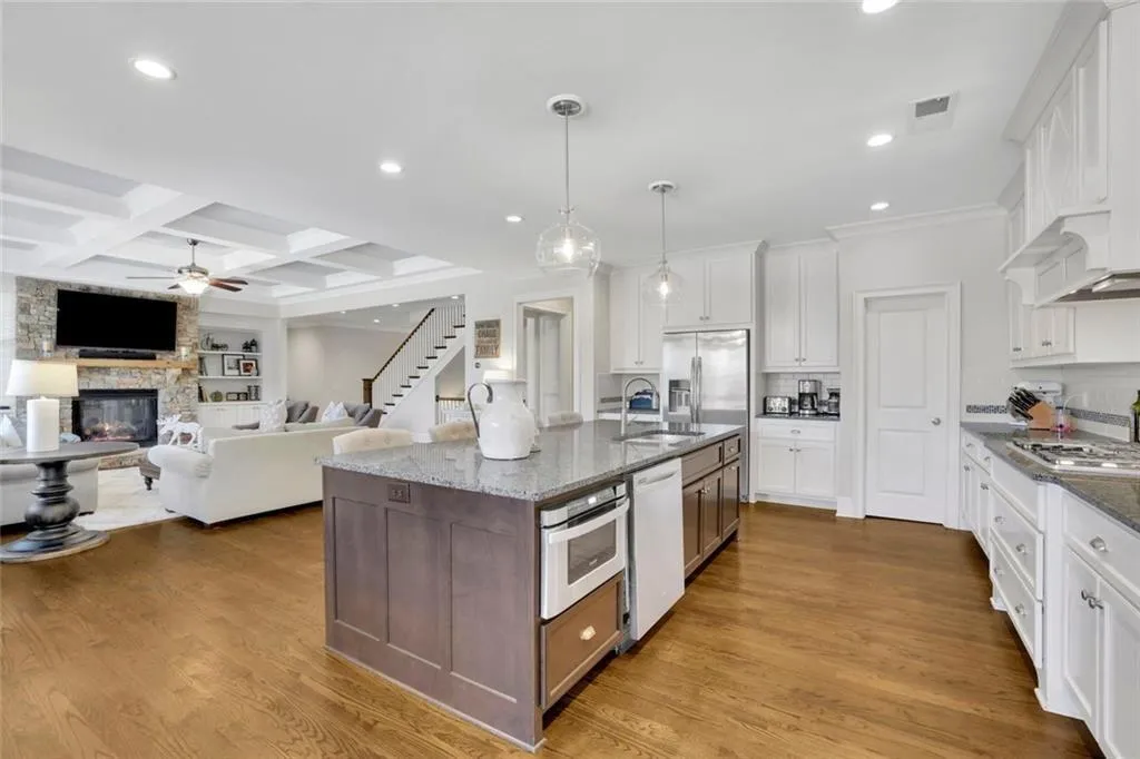 7740 Nesbit Ferry Road, Atlanta, Georgia 30350, 6 Bedrooms Bedrooms, ,4 BathroomsBathrooms,Residential,Sold,7740 Nesbit Ferry Road,7546565
