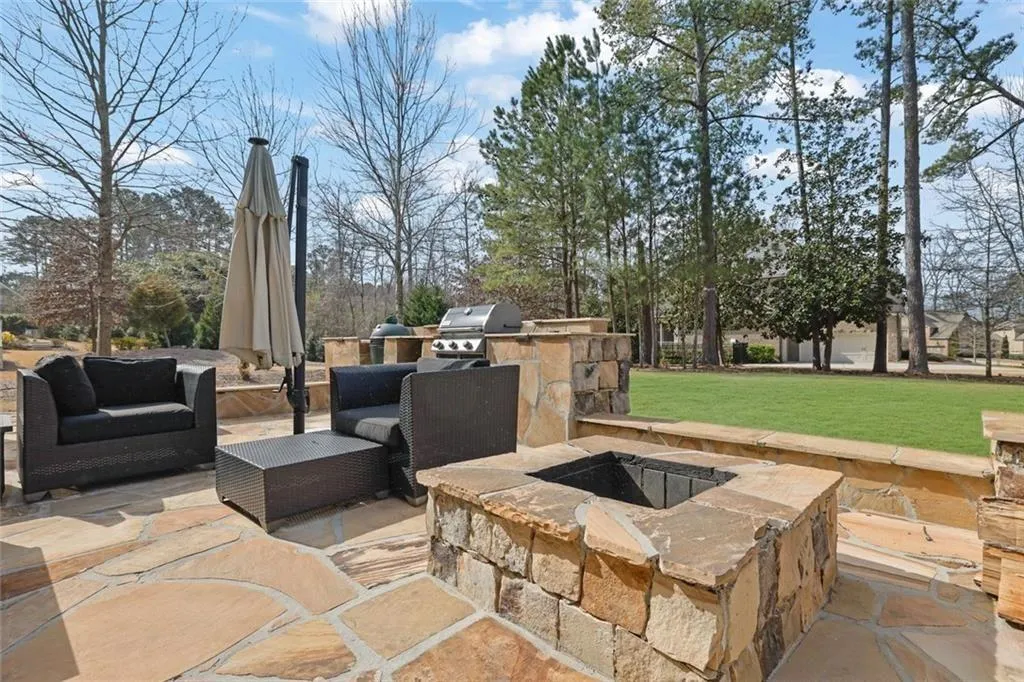 7740 Nesbit Ferry Road, Atlanta, Georgia 30350, 6 Bedrooms Bedrooms, ,4 BathroomsBathrooms,Residential,Sold,7740 Nesbit Ferry Road,7546565