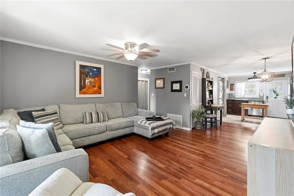 4282 Roswell Road Ne Unit E2, Atlanta, Georgia 30342, 2 Bedrooms Bedrooms, 0 ,2 BathroomsBathrooms,Residential,For Sale,4282 Roswell Road Ne Unit E2,7816468