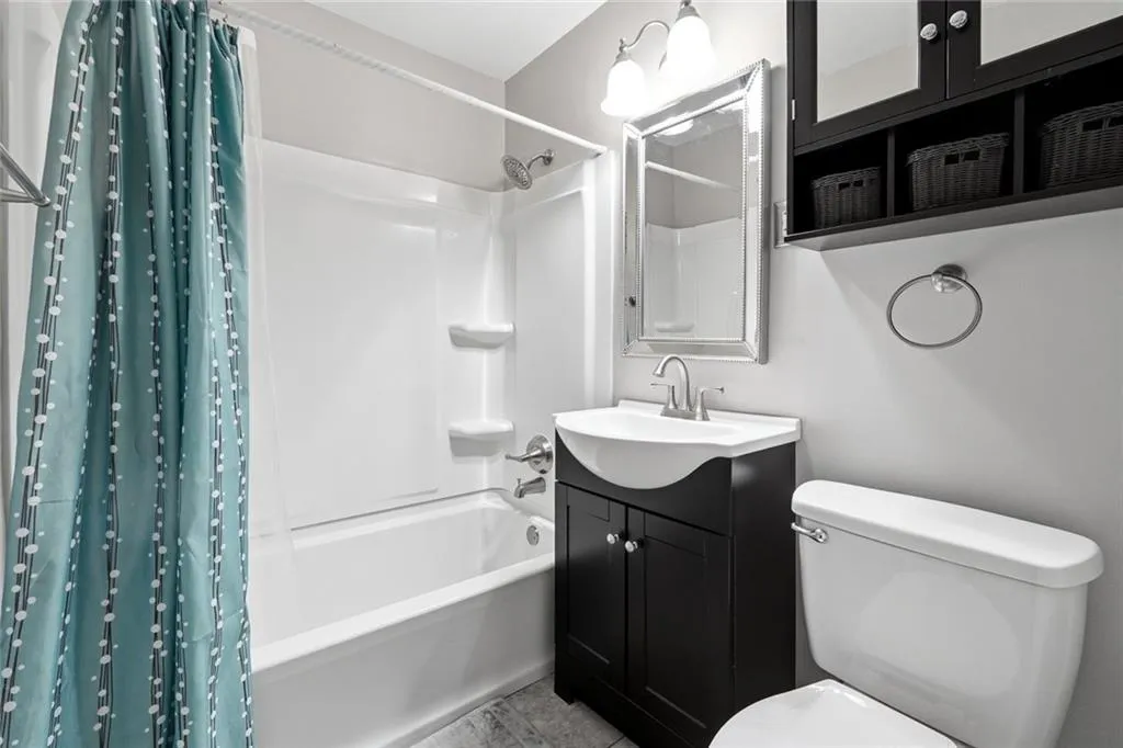 4282 Roswell Road Ne Unit E2, Atlanta, Georgia 30342, 2 Bedrooms Bedrooms, 0 ,2 BathroomsBathrooms,Residential,For Sale,4282 Roswell Road Ne Unit E2,7816468