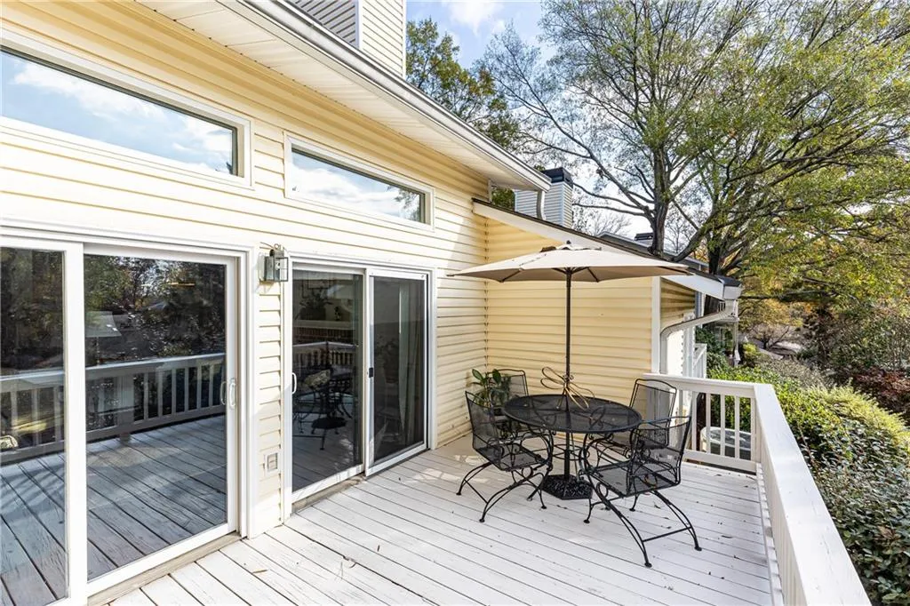 94 Dunwoody Springs Drive, Atlanta, Georgia 30328, 2 Bedrooms Bedrooms, ,2 BathroomsBathrooms,Residential,Sold,94 Dunwoody Springs Drive,7142994