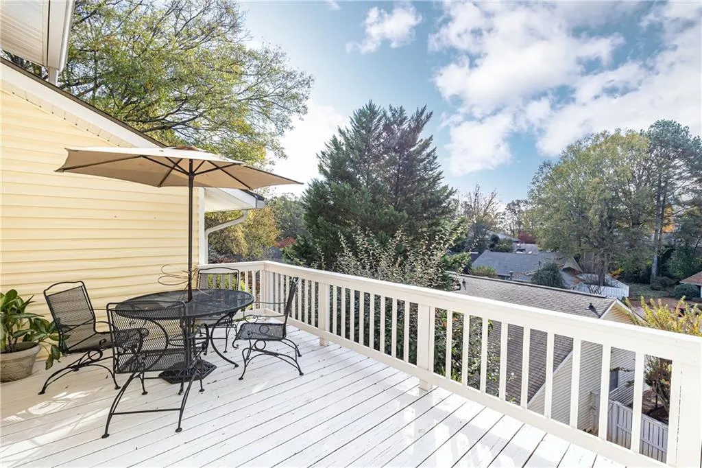 94 Dunwoody Springs Drive, Atlanta, Georgia 30328, 2 Bedrooms Bedrooms, ,2 BathroomsBathrooms,Residential,Sold,94 Dunwoody Springs Drive,7142994