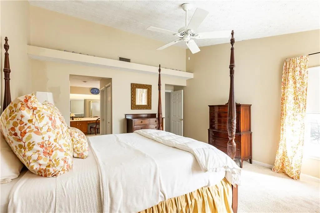 94 Dunwoody Springs Drive, Atlanta, Georgia 30328, 2 Bedrooms Bedrooms, ,2 BathroomsBathrooms,Residential,Sold,94 Dunwoody Springs Drive,7142994