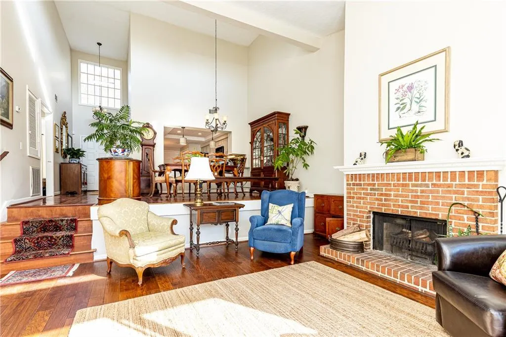 94 Dunwoody Springs Drive, Atlanta, Georgia 30328, 2 Bedrooms Bedrooms, ,2 BathroomsBathrooms,Residential,Sold,94 Dunwoody Springs Drive,7142994