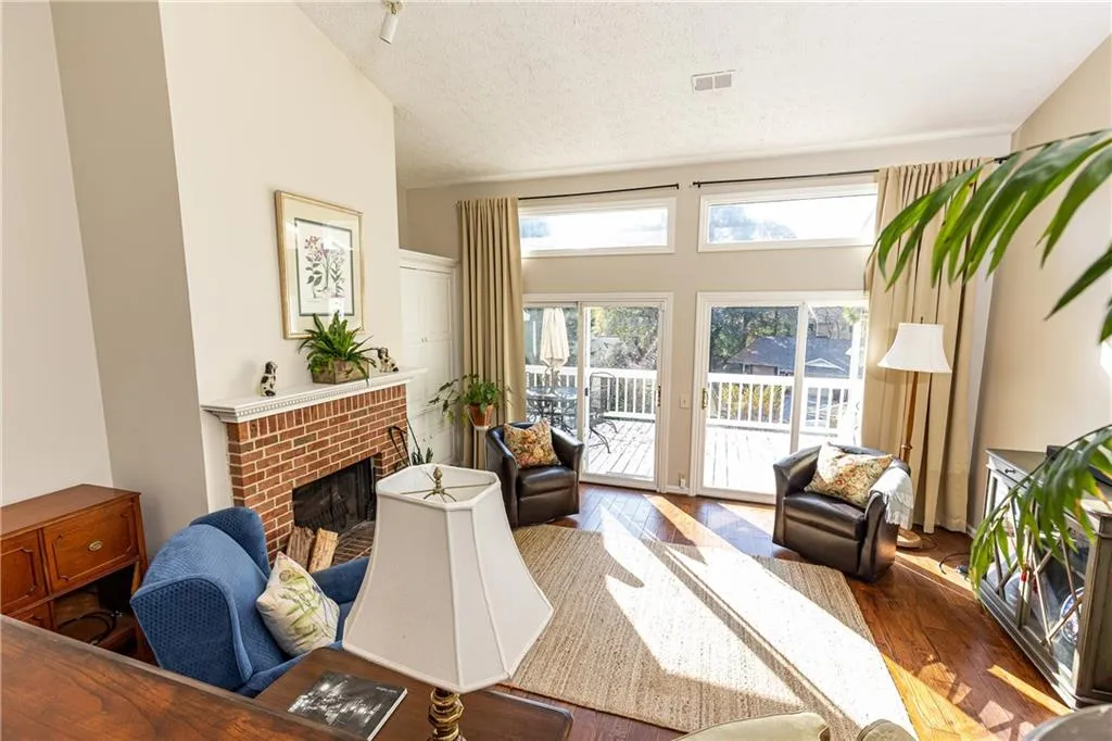 94 Dunwoody Springs Drive, Atlanta, Georgia 30328, 2 Bedrooms Bedrooms, ,2 BathroomsBathrooms,Residential,Sold,94 Dunwoody Springs Drive,7142994