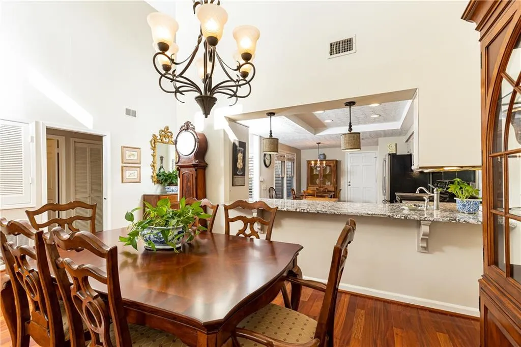 94 Dunwoody Springs Drive, Atlanta, Georgia 30328, 2 Bedrooms Bedrooms, ,2 BathroomsBathrooms,Residential,Sold,94 Dunwoody Springs Drive,7142994