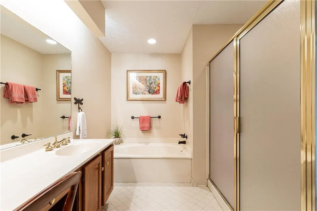 94 Dunwoody Springs Drive, Atlanta, Georgia 30328, 2 Bedrooms Bedrooms, ,2 BathroomsBathrooms,Residential,Sold,94 Dunwoody Springs Drive,7142994