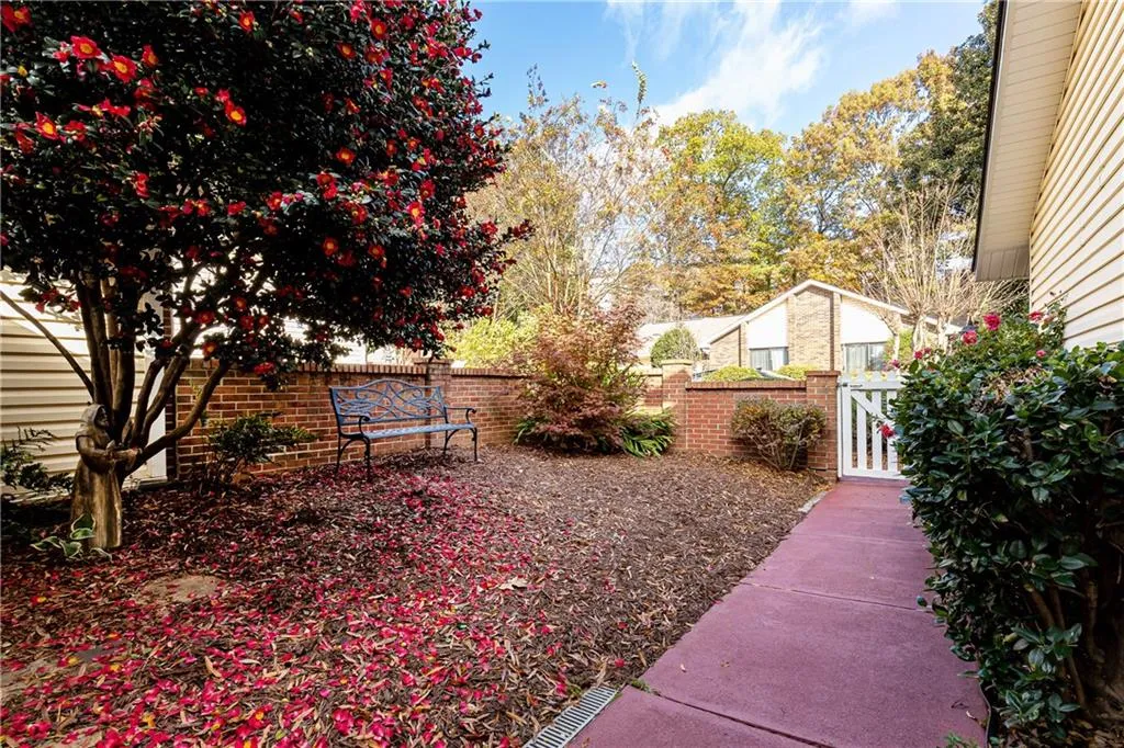94 Dunwoody Springs Drive, Atlanta, Georgia 30328, 2 Bedrooms Bedrooms, ,2 BathroomsBathrooms,Residential,Sold,94 Dunwoody Springs Drive,7142994