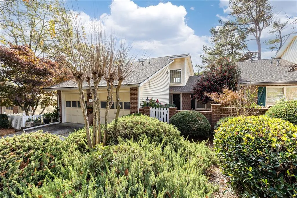 94 Dunwoody Springs Drive, Atlanta, Georgia 30328, 2 Bedrooms Bedrooms, ,2 BathroomsBathrooms,Residential,Sold,94 Dunwoody Springs Drive,7142994