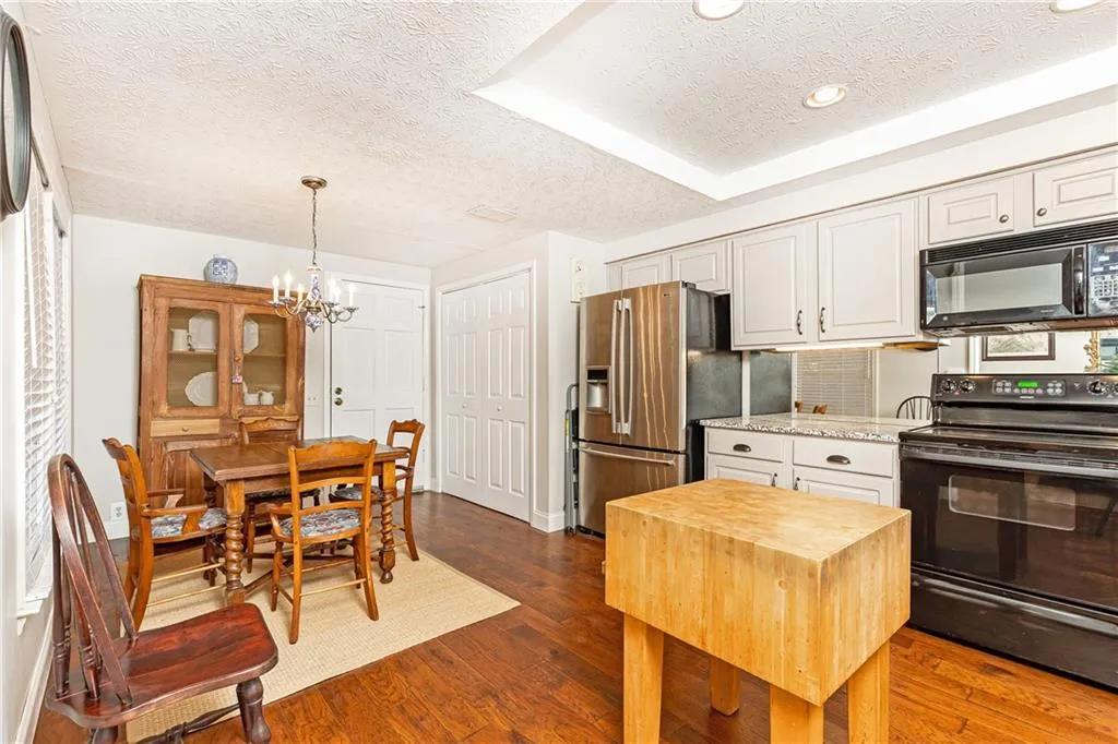 94 Dunwoody Springs Drive, Atlanta, Georgia 30328, 2 Bedrooms Bedrooms, ,2 BathroomsBathrooms,Residential,Sold,94 Dunwoody Springs Drive,7142994