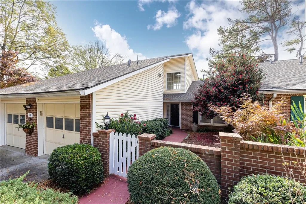 94 Dunwoody Springs Drive, Atlanta, Georgia 30328, 2 Bedrooms Bedrooms, ,2 BathroomsBathrooms,Residential,Sold,94 Dunwoody Springs Drive,7142994