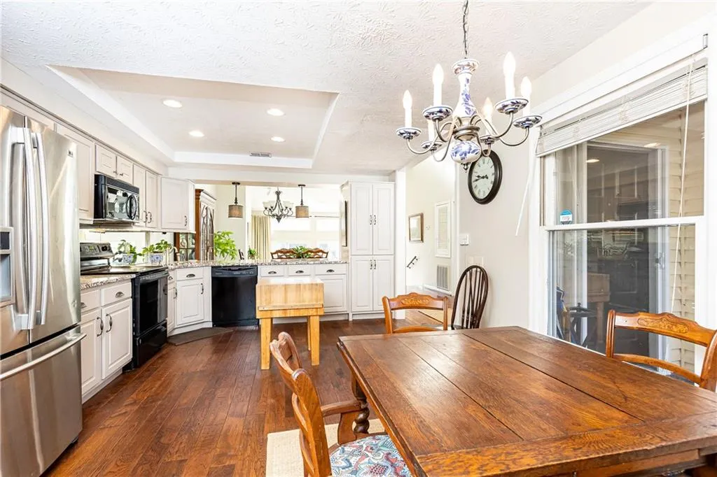 94 Dunwoody Springs Drive, Atlanta, Georgia 30328, 2 Bedrooms Bedrooms, ,2 BathroomsBathrooms,Residential,Sold,94 Dunwoody Springs Drive,7142994