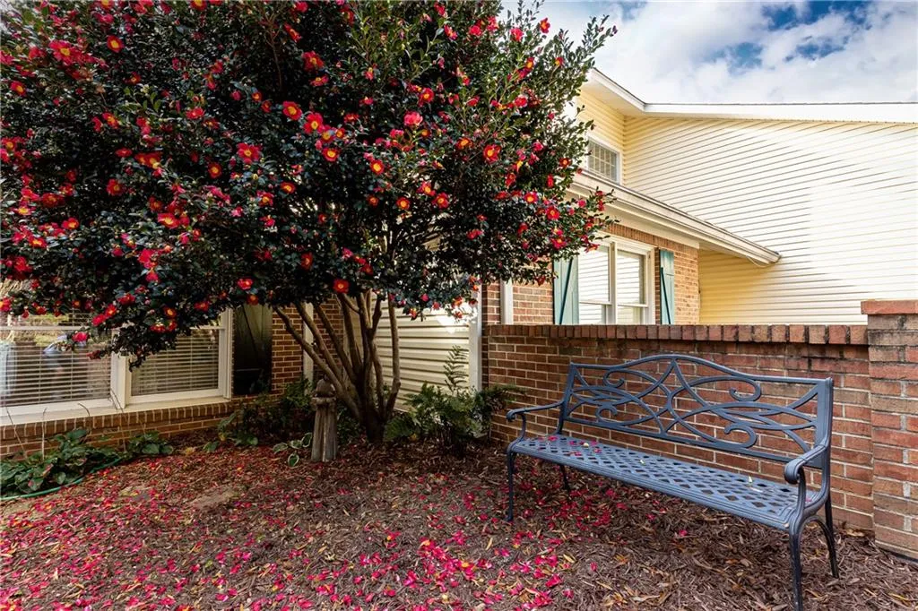 94 Dunwoody Springs Drive, Atlanta, Georgia 30328, 2 Bedrooms Bedrooms, ,2 BathroomsBathrooms,Residential,Sold,94 Dunwoody Springs Drive,7142994