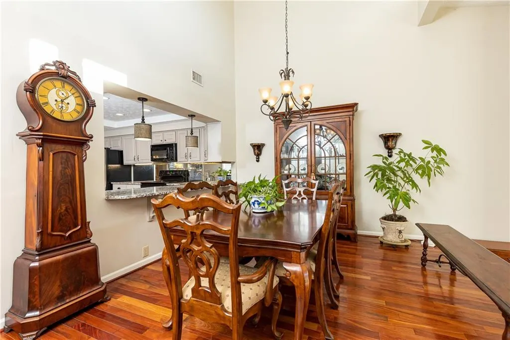 94 Dunwoody Springs Drive, Atlanta, Georgia 30328, 2 Bedrooms Bedrooms, ,2 BathroomsBathrooms,Residential,Sold,94 Dunwoody Springs Drive,7142994