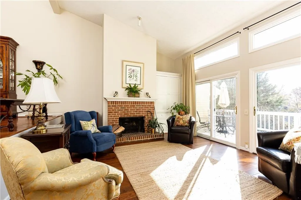 94 Dunwoody Springs Drive, Atlanta, Georgia 30328, 2 Bedrooms Bedrooms, ,2 BathroomsBathrooms,Residential,Sold,94 Dunwoody Springs Drive,7142994