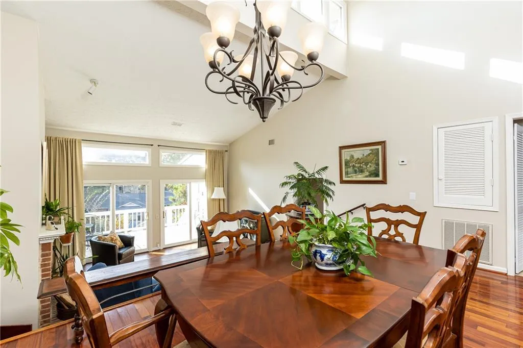 94 Dunwoody Springs Drive, Atlanta, Georgia 30328, 2 Bedrooms Bedrooms, ,2 BathroomsBathrooms,Residential,Sold,94 Dunwoody Springs Drive,7142994