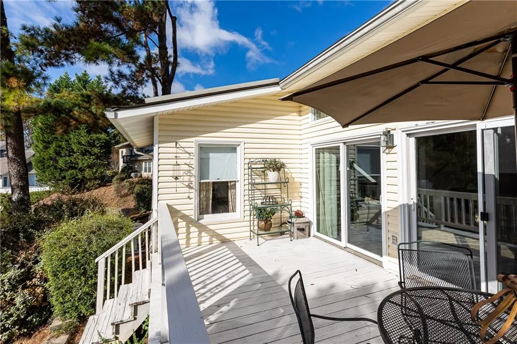 94 Dunwoody Springs Drive, Atlanta, Georgia 30328, 2 Bedrooms Bedrooms, ,2 BathroomsBathrooms,Residential,Sold,94 Dunwoody Springs Drive,7142994