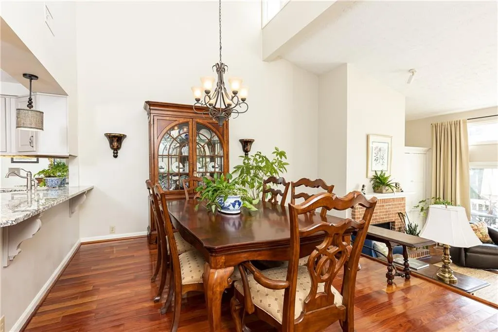 94 Dunwoody Springs Drive, Atlanta, Georgia 30328, 2 Bedrooms Bedrooms, ,2 BathroomsBathrooms,Residential,Sold,94 Dunwoody Springs Drive,7142994