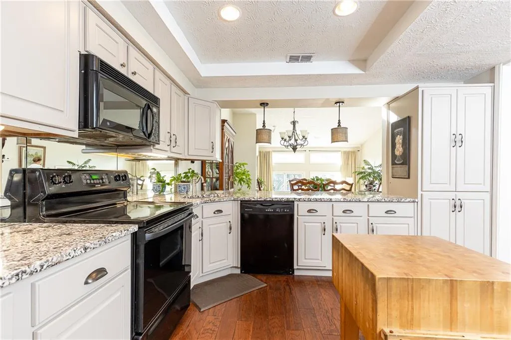 94 Dunwoody Springs Drive, Atlanta, Georgia 30328, 2 Bedrooms Bedrooms, ,2 BathroomsBathrooms,Residential,Sold,94 Dunwoody Springs Drive,7142994