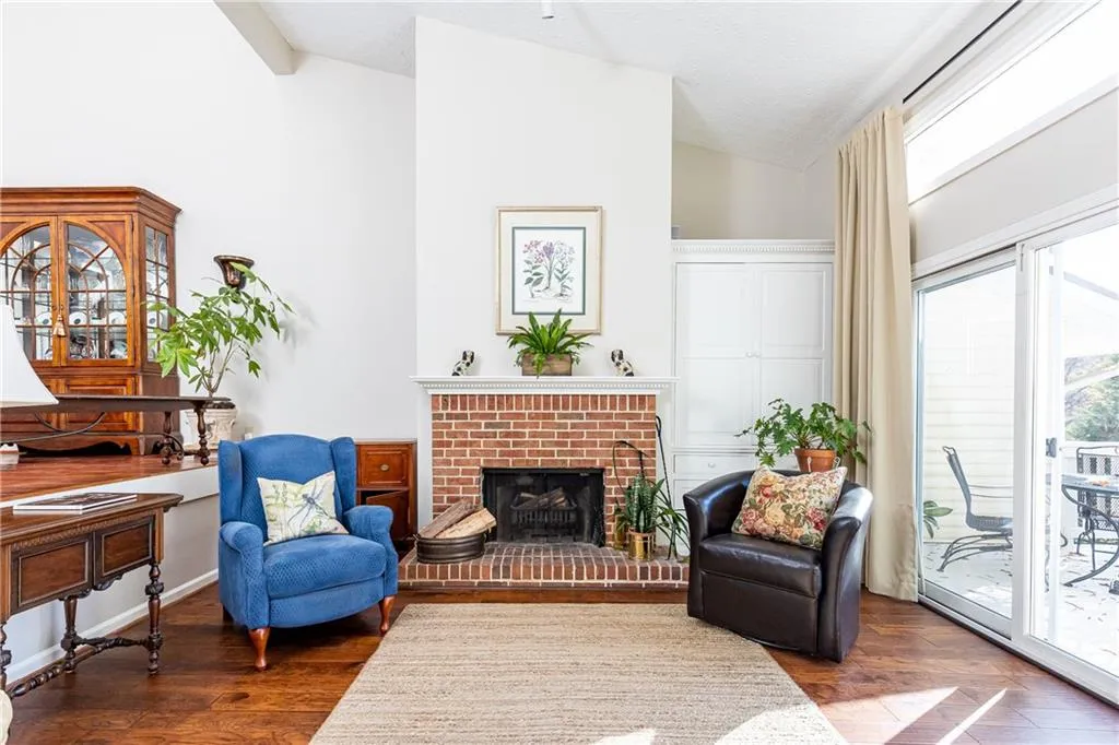 94 Dunwoody Springs Drive, Atlanta, Georgia 30328, 2 Bedrooms Bedrooms, ,2 BathroomsBathrooms,Residential,Sold,94 Dunwoody Springs Drive,7142994