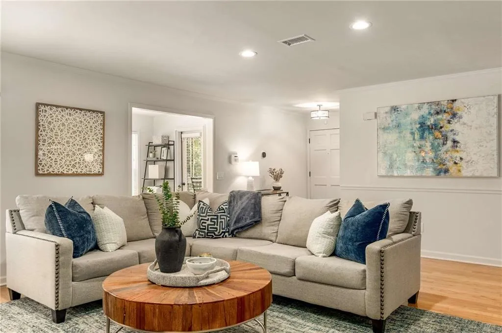 603 Bainbridge Drive, Atlanta, Georgia 30327, 2 Bedrooms Bedrooms, ,2 BathroomsBathrooms,Residential,For Sale,603 Bainbridge Drive,7617007
