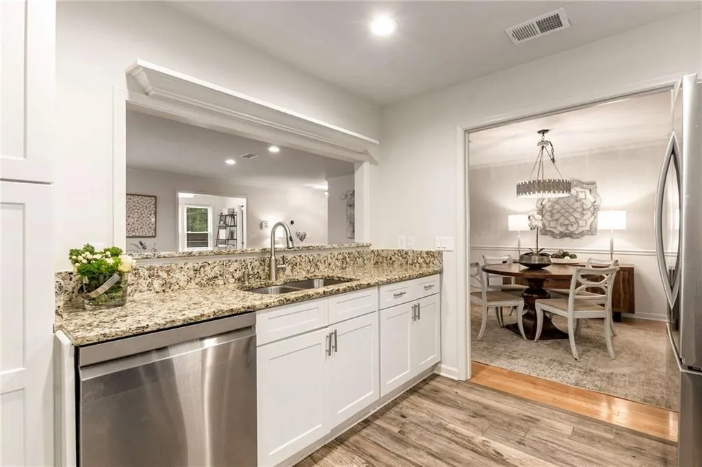 603 Bainbridge Drive, Atlanta, Georgia 30327, 2 Bedrooms Bedrooms, ,2 BathroomsBathrooms,Residential,For Sale,603 Bainbridge Drive,7617007