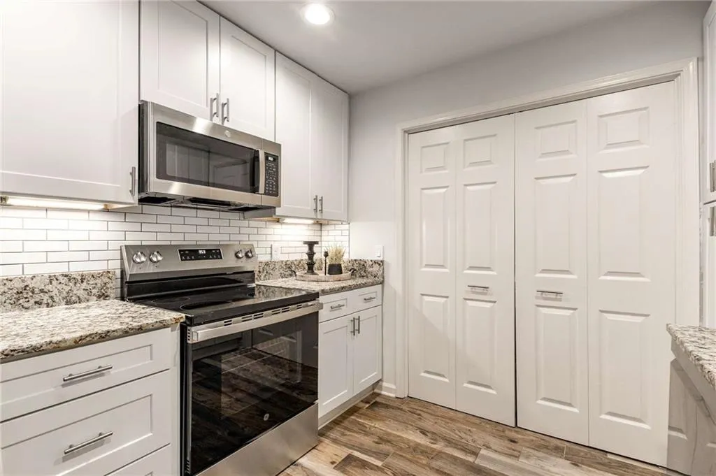 603 Bainbridge Drive, Atlanta, Georgia 30327, 2 Bedrooms Bedrooms, ,2 BathroomsBathrooms,Residential,For Sale,603 Bainbridge Drive,7617007