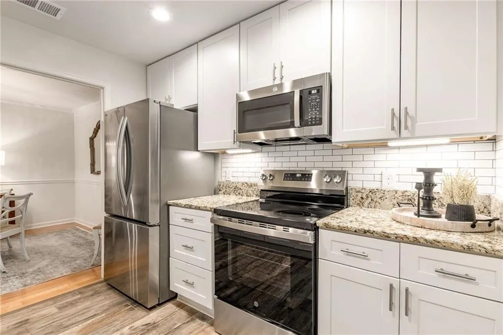 603 Bainbridge Drive, Atlanta, Georgia 30327, 2 Bedrooms Bedrooms, ,2 BathroomsBathrooms,Residential,For Sale,603 Bainbridge Drive,7617007