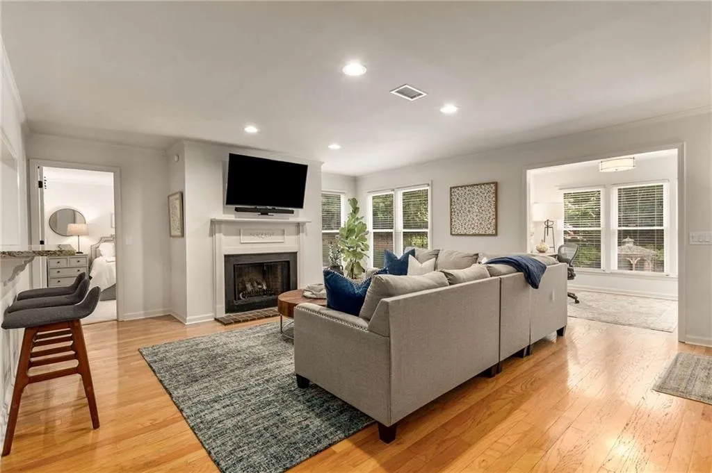 603 Bainbridge Drive, Atlanta, Georgia 30327, 2 Bedrooms Bedrooms, ,2 BathroomsBathrooms,Residential,For Sale,603 Bainbridge Drive,7617007