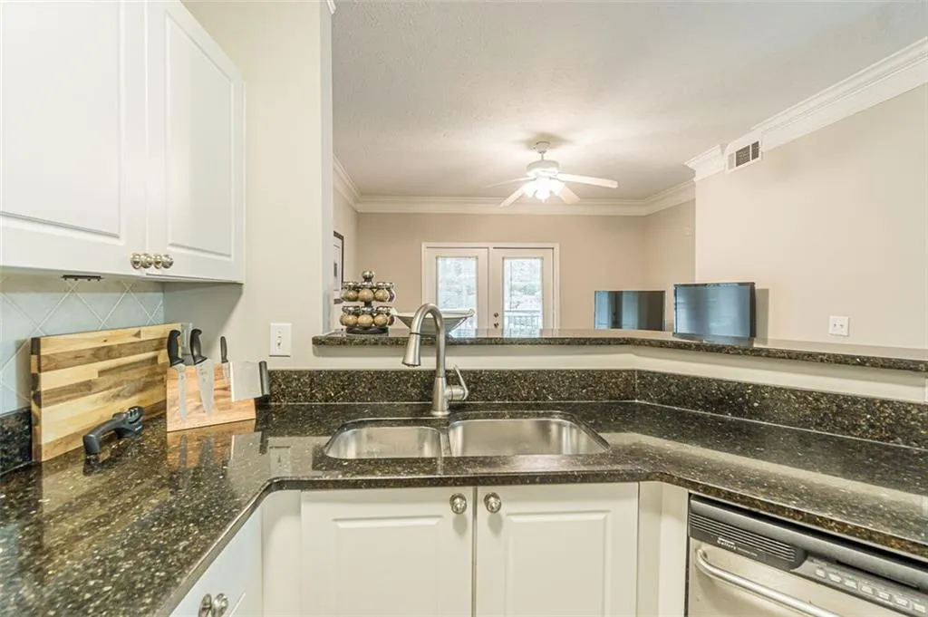 5559 Glenridge Drive Unit 1105, Atlanta, Georgia 30342, 1 Bedroom Bedrooms, ,1 BathroomBathrooms,Residential,Sold,5559 Glenridge Drive Unit 1105,7143570 5559 Glenridge Drive Unit 1105, Atlanta, Georgia 30342, 1 Bedroom Bedrooms, ,1 BathroomBathrooms,Residential,Sold,5559 Glenridge Drive Unit 1105,7143570