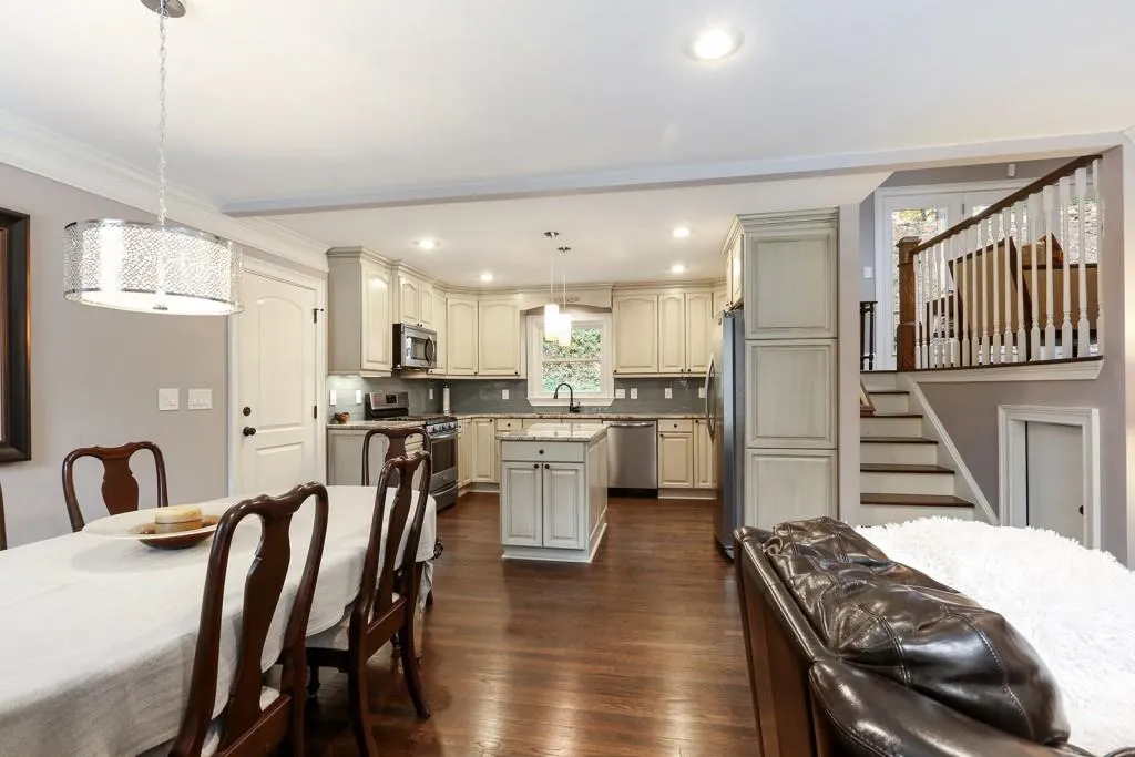 6590 Bridgewood Valley Road, Sandy Springs, Georgia 30328, 4 Bedrooms Bedrooms, ,3 BathroomsBathrooms,Residential,Sold,6590 Bridgewood Valley Road,5934124