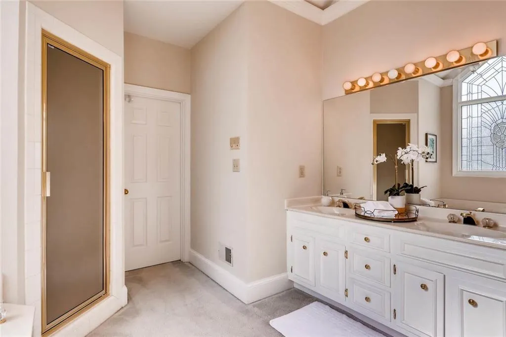 170 Grosvenor Place, Atlanta, Georgia 30328, 5 Bedrooms Bedrooms, ,3 BathroomsBathrooms,Residential,Sold,170 Grosvenor Place,5929509