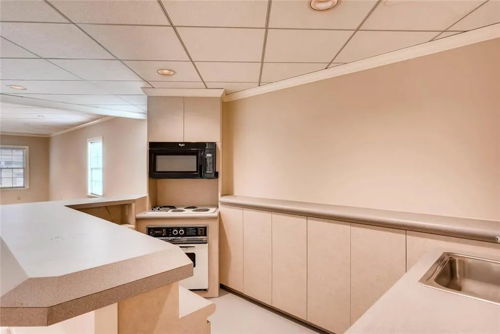 170 Grosvenor Place, Atlanta, Georgia 30328, 5 Bedrooms Bedrooms, ,3 BathroomsBathrooms,Residential,Sold,170 Grosvenor Place,5929509