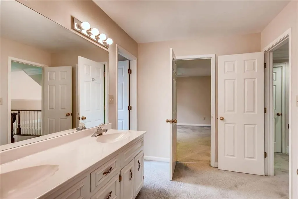 170 Grosvenor Place, Atlanta, Georgia 30328, 5 Bedrooms Bedrooms, ,3 BathroomsBathrooms,Residential,Sold,170 Grosvenor Place,5929509